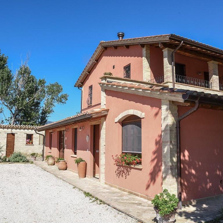 Bed and Breakfast La Casa Dei Tigli Cannara Екстер'єр фото